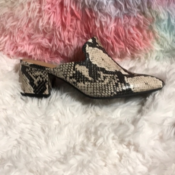 Time & Tru Size US 6 Vegan snake motif - Picture 5 of 12